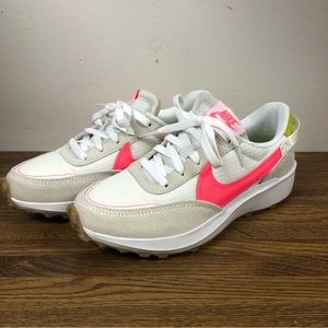 NIKE women’s waffle debut